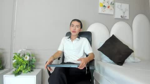 honey_hex_ online show from May 2026 12:55:02 PM