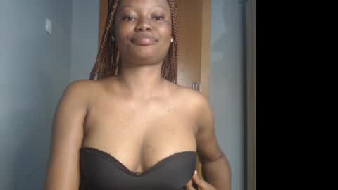 Snapshot of honey_juicydoll chatting on May 2026 06:30:01 AM Sonia online show from May 2026 06:30:01 AM