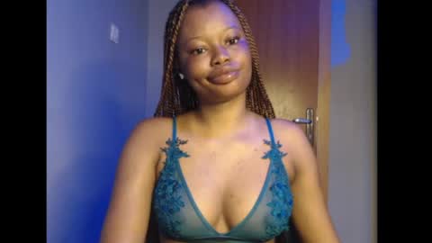 Snapshot of honey_juicydoll chatting on May 2026 07:06:02 AM Sonia online show from May 2026 07:06:02 AM
