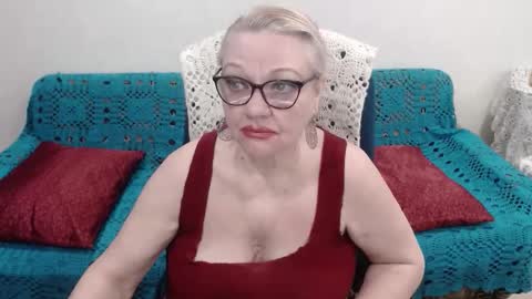 Snapshot of honey_lady_ chatting on April 2026 08:18:01 AM Honey Lady online show from April 2026 08:18:01 AM