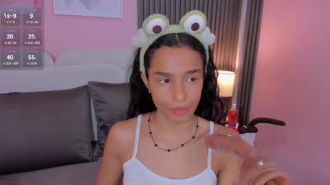 honey_sofii_ online show from October 2025 10:35:02 AM