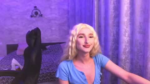 honey_sunset online show from September 2025 04:40:01 PM