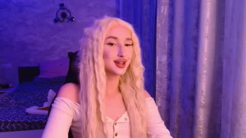 honey_sunset online show from December 2025 11:02:01 PM