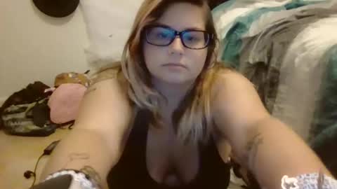 HoneyBear online show from October 2025 01:50:01 AM