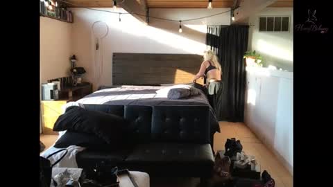 honeybuhnny online show from April 2026 02:42:02 AM