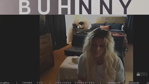Snapshot of honeybuhnny chatting on May 2026 01:33:02 AM honeybuhnny online show from May 2026 01:33:02 AM