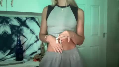 honeybun_z online show from September 2025 09:16:01 PM