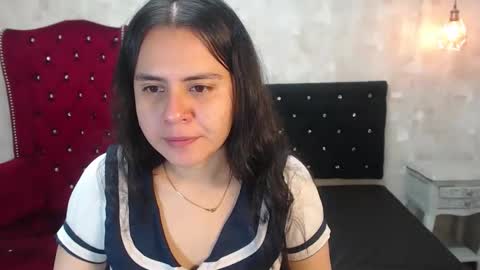 Snapshot of honeybuu_ chatting on April 2026 02:41:01 PM Emily online show from April 2026 02:41:01 PM