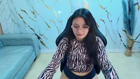 Snapshot of honeydoll_tf chatting on May 2026 01:16:02 PM honeydoll_tf online show from May 2026 01:16:02 PM