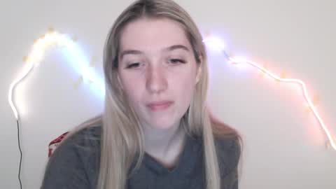 Snapshot of honeyveil chatting on May 2026 11:27:02 AM honeyveil online show from May 2026 11:27:02 AM