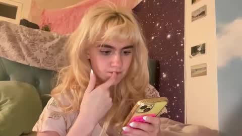 Snapshot of honeyxlimbed chatting on December 2024 07:13:02 AM Emi Rose online show from December 2024 07:13:02 AM