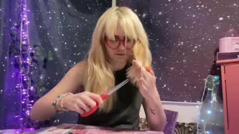 Snapshot of honeyxlimbed chatting on January 2025 04:44:02 AM Emi Rose online show from January 2025 04:44:02 AM