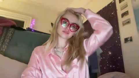 Snapshot of honeyxlimbed chatting on February 2025 06:54:01 AM Emi Rose online show from February 2025 06:54:01 AM