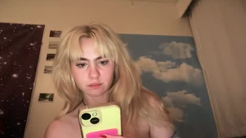 Snapshot of honeyxlimbed chatting on February 2025 08:06:02 AM Emi Rose online show from February 2025 08:06:02 AM