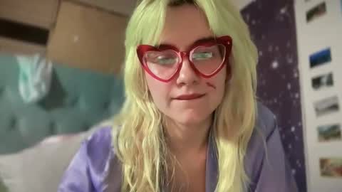 Snapshot of honeyxlimbed chatting on October 2025 04:48:01 AM Emi Rose online show from October 2025 04:48:01 AM