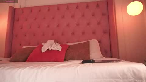 Snapshot of honeyymoonn_ chatting on January 2026 07:29:01 PM Honey Moon Help me to reach 100 thumbs up online show from January 2026 07:29:01 PM