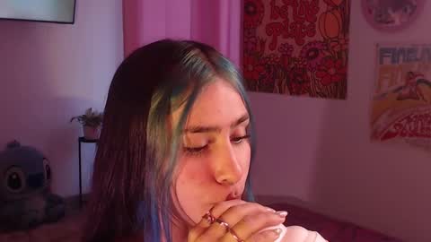 Snapshot of honeyypeaach chatting on December 2024 10:27:02 PM    online show from December 2024 10:27:02 PM