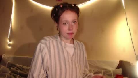 Snapshot of horndemonroxy chatting on June 2026 07:27:02 PM Roxy online show from June 2026 07:27:02 PM