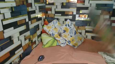 Snapshot of horniestleah chatting on May 2026 01:28:01 PM horniestleah online show from May 2026 01:28:01 PM