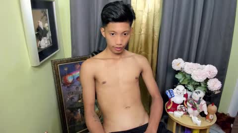 Snapshot of horny_asianmoreno chatting on March 2025 11:40:01 AM ROGER online show from March 2025 11:40:01 AM