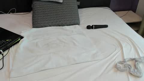 Snapshot of horny_mommy43 chatting on April 2026 07:45:01 AM Olivia online show from April 2026 07:45:01 AM