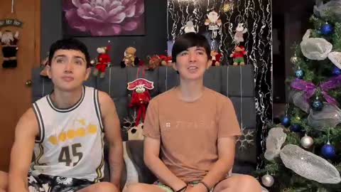 Snapshot of horny_twinks_guys chatting on December 2024 10:06:01 PM Alex and Camilo online show from December 2024 10:06:01 PM