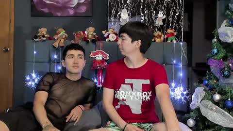 Snapshot of horny_twinks_guys chatting on December 2024 09:37:02 PM Alex and Camilo online show from December 2024 09:37:02 PM