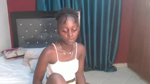 Snapshot of hornybella4 chatting on December 2024 10:28:02 PM Bella online show from December 2024 10:28:02 PM