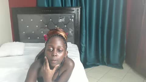 Snapshot of hornybella4 chatting on December 2024 02:52:01 AM Bella online show from December 2024 02:52:01 AM