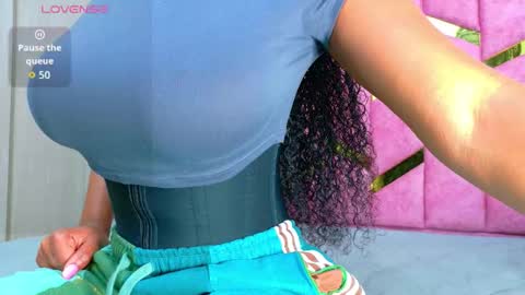 Valentina  online show from November 2025 01:10:02 PM