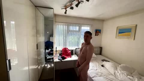 Hornylondon online show from April 2026 10:10:01 AM