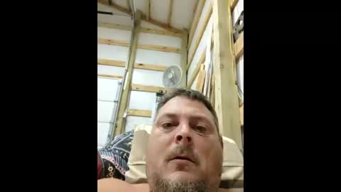 Snapshot of hornyredneck2021 chatting on October 2025 01:42:01 PM Hornyredneck online show from October 2025 01:42:01 PM