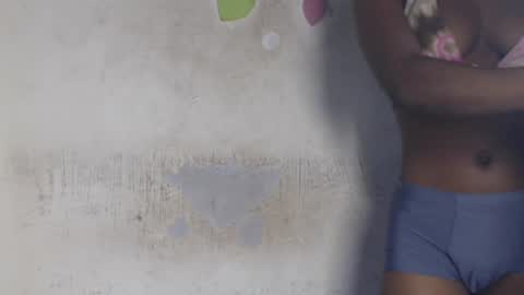 Snapshot of hornyslut_xx chatting on April 2026 08:09:02 AM Bella online show from April 2026 08:09:02 AM