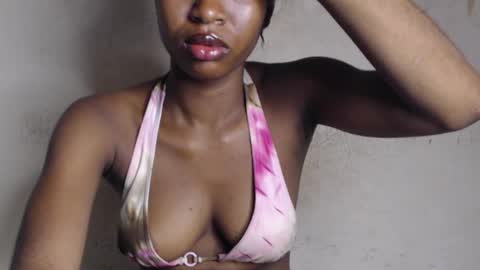 Snapshot of hornyslut_xx chatting on May 2026 07:35:02 AM Bella online show from May 2026 07:35:02 AM