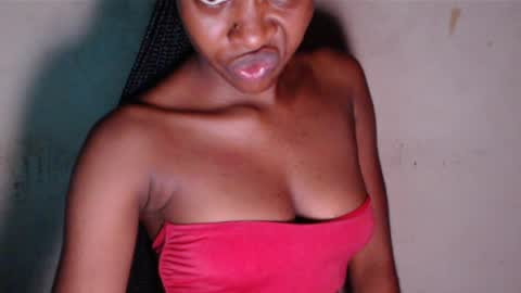 Snapshot of hornyslut_xx chatting on May 2026 07:33:01 PM Bella online show from May 2026 07:33:01 PM