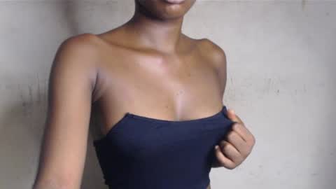 Snapshot of hornyslut_xx chatting on May 2026 04:50:01 PM Bella online show from May 2026 04:50:01 PM