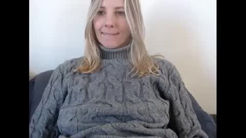 Snapshot of hornyssima chatting on December 2024 01:21:02 PM Hornyssima online show from December 2024 01:21:02 PM