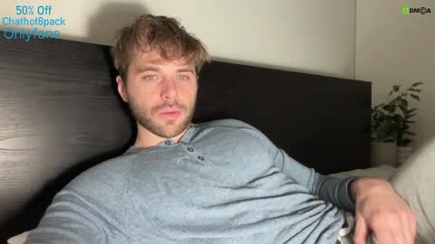 Snapshot of hot8pack01 chatting on December 2024 09:28:01 PM Edward aka Wolf online show from December 2024 09:28:01 PM