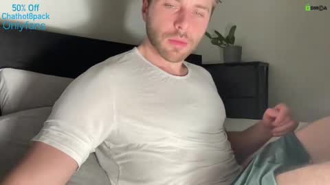 Snapshot of hot8pack01 chatting on February 2025 05:16:01 AM Edward aka Wolf online show from February 2025 05:16:01 AM