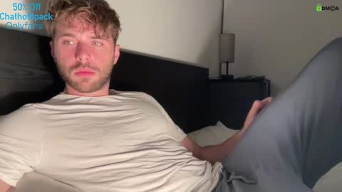 Snapshot of hot8pack01 chatting on September 2025 01:27:01 AM Edward aka Wolf online show from September 2025 01:27:01 AM