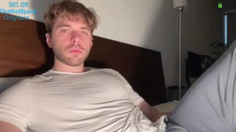 Snapshot of hot8pack01 chatting on November 2025 09:31:01 PM Edward aka Wolf online show from November 2025 09:31:01 PM