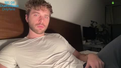 Edward aka Wolf online show from December 2025 12:38:02 AM