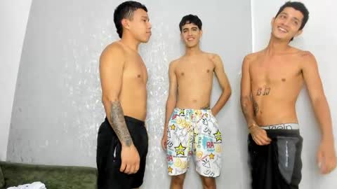 WILLY-JULIAN-GEORGE-YAYO-THIAGO-MOD HADES online show from June 2026 06:52:02 AM