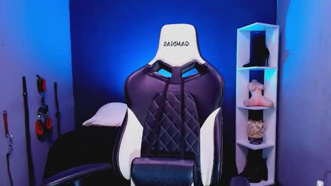 hot chocolate 4u online show from November 2025 12:15:01 PM