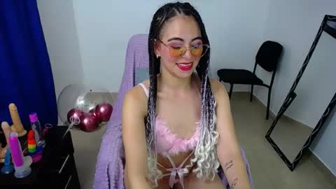 Snapshot of hot_girl01_hanna chatting on June 2026 11:51:01 PM angie online show from June 2026 11:51:01 PM