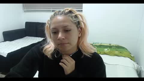 Mia online show from January 2025 02:47:02 AM