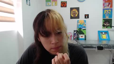 Mia online show from September 2025 05:15:02 PM