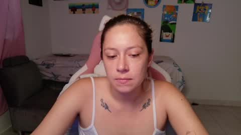 Snapshot of hot_mommymia chatting on May 2026 02:25:01 PM Mia online show from May 2026 02:25:01 PM
