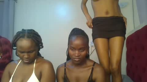 Snapshot of hot_petite12 chatting on July 2026 05:31:02 AM Petite online show from July 2026 05:31:02 AM