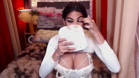 Julli Anna online show from November 2025 10:04:02 AM